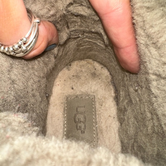 UGGS - Picture 9 of 16
